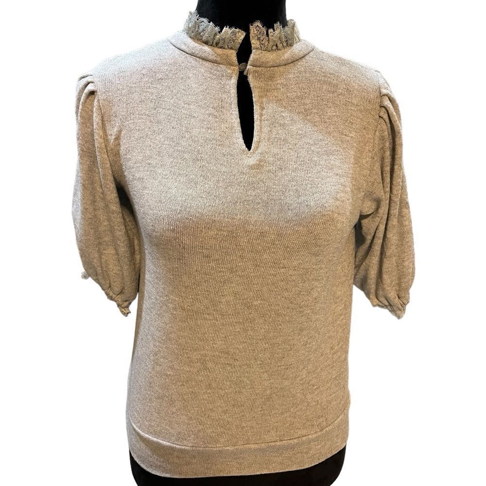 Shabby Chic Grey Keyhole Neck Shirt Sleeve Sweater with Lace Trim. 1 Button sz S